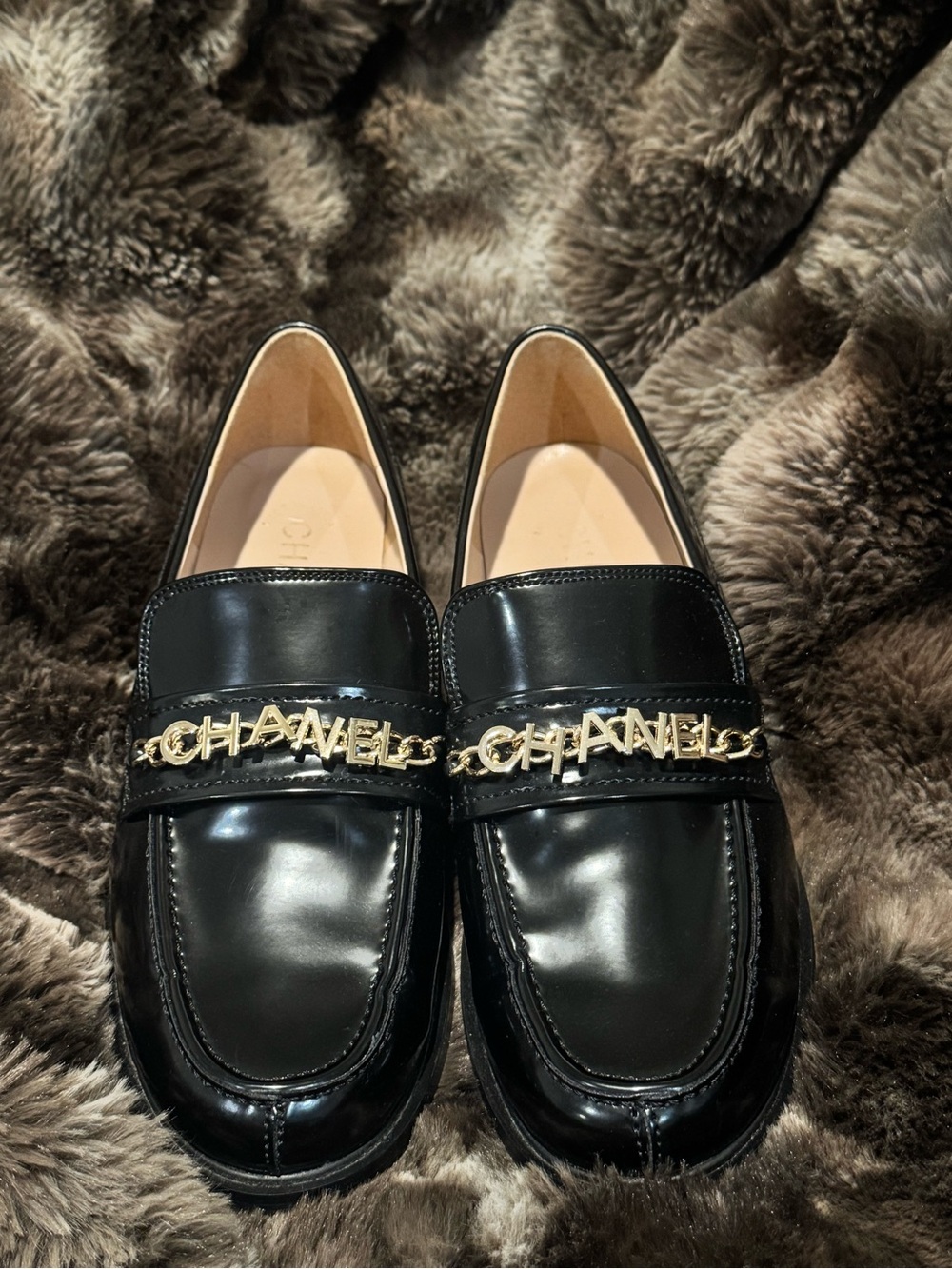 CHANEL Black Patent Leather Loafers with Gold Logo Chain - Picture 2 of 4